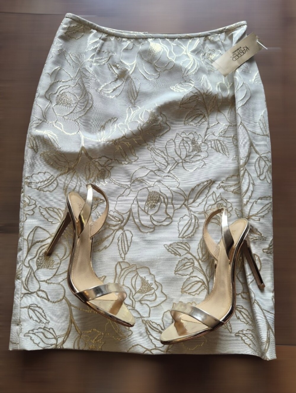 KASPER Cream and Gold Floral Jacquard Pencil Skirt NWTs- Size 6